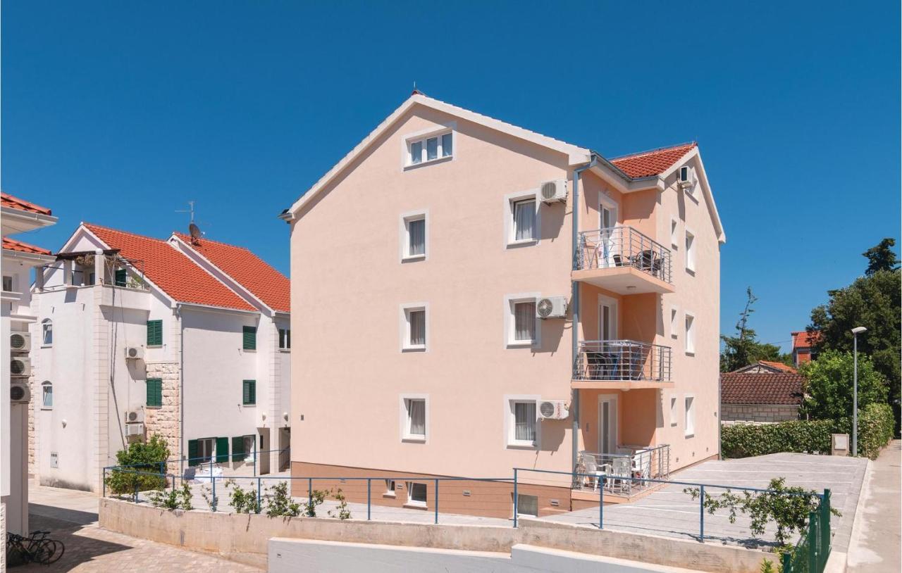 Cozy Apartment In Supetar With Kitchen Exteriör bild