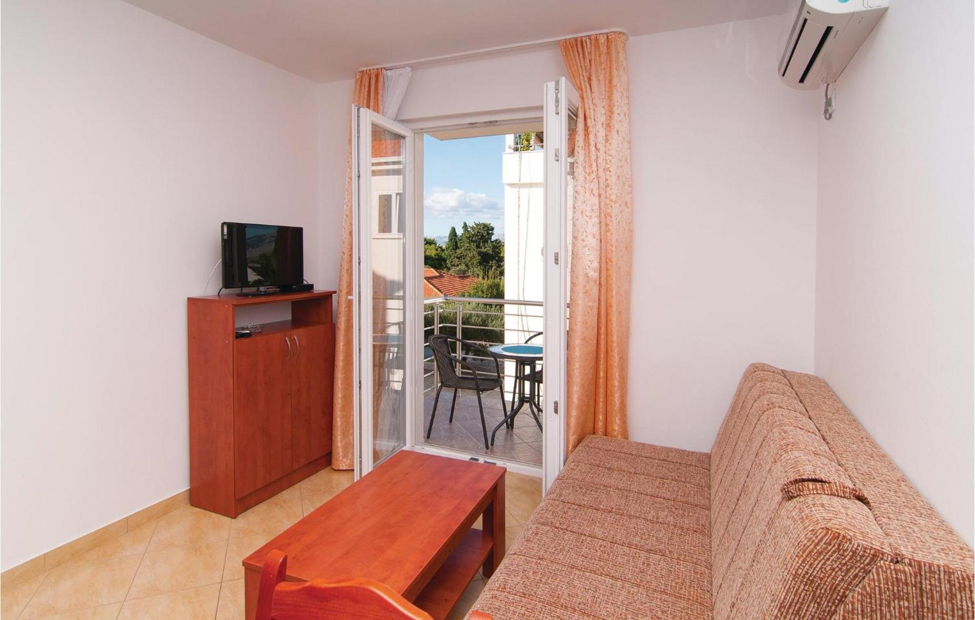 Cozy Apartment In Supetar With Kitchen Exteriör bild