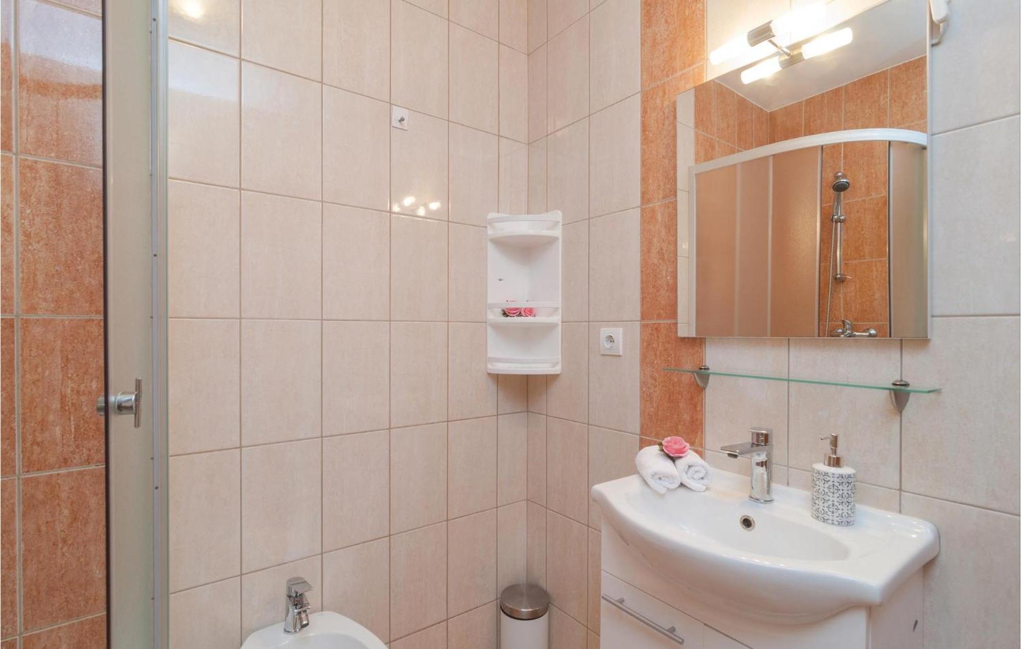 Cozy Apartment In Supetar With Kitchen Exteriör bild